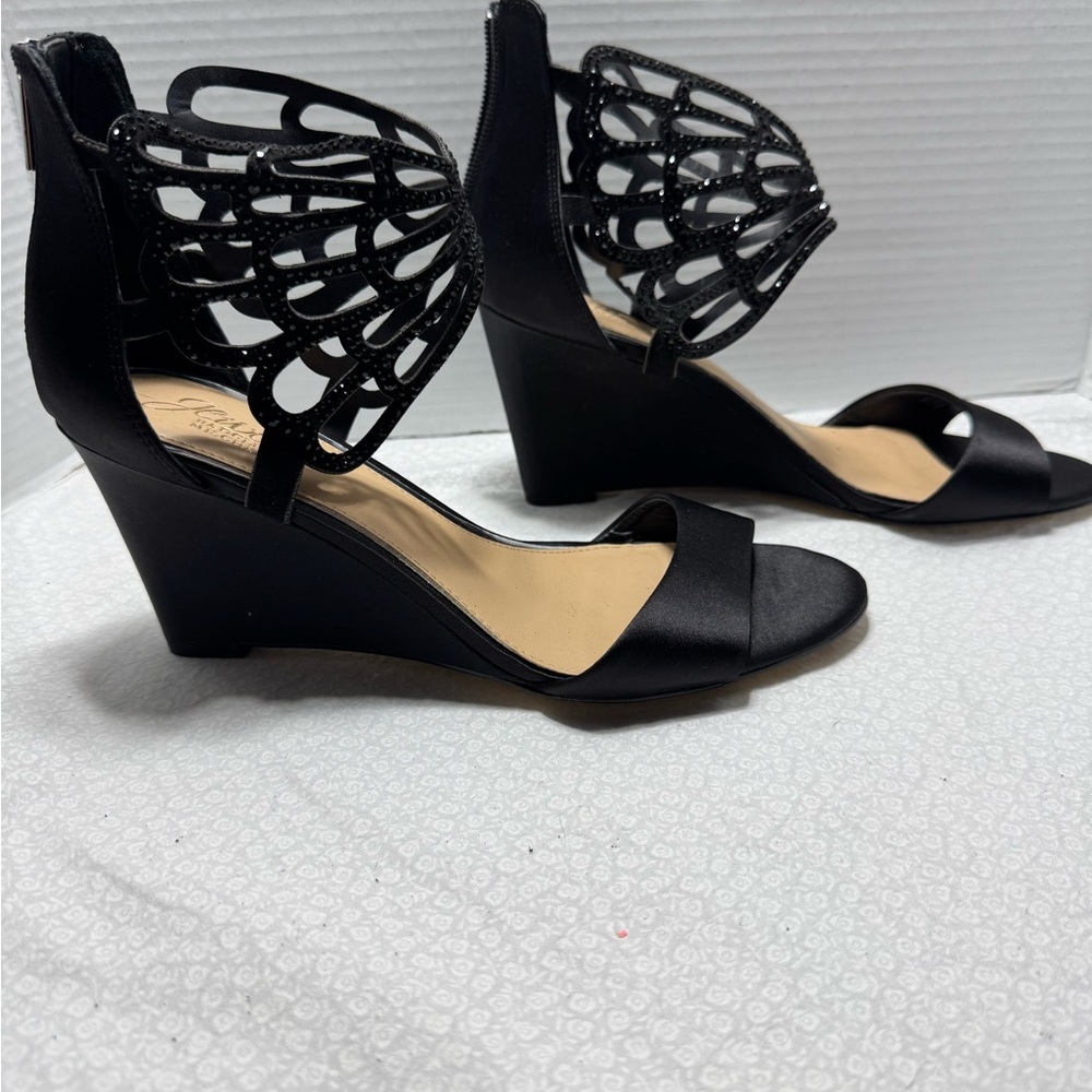 Jewel Badgley Mischka Shoes wedge heel black satin shiny rhinestones zipper 8.5